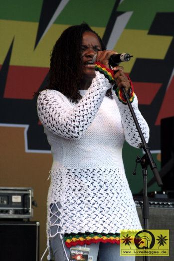 Lloyd Parks (Jam) with The We Are The People Band 20. Summer Jam Festival, Fuehlinger See Koeln - Red Stage 10. Juli 2005 (11).jpg